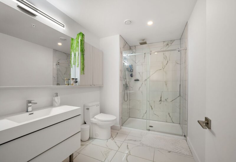10 Av. Donegani #913 Pointe-Claire (Montréal)