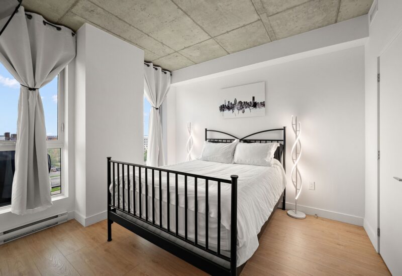 10 Av. Donegani #913 Pointe-Claire (Montréal)