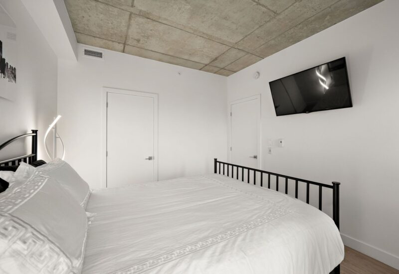 10 Av. Donegani #913 Pointe-Claire (Montréal)