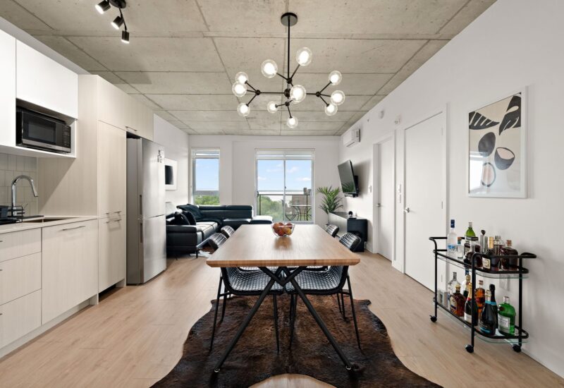 10 Av. Donegani #913 Pointe-Claire (Montréal)