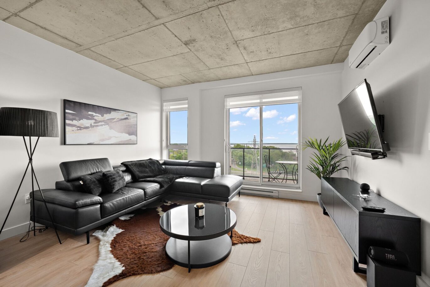 10 Av. Donegani #913  Pointe-Claire (Montréal)