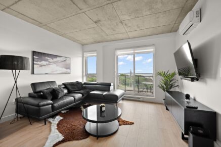 10 Av. Donegani #913 Pointe-Claire (Montréal)