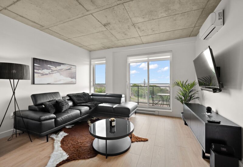 10 Av. Donegani #913 Pointe-Claire (Montréal)