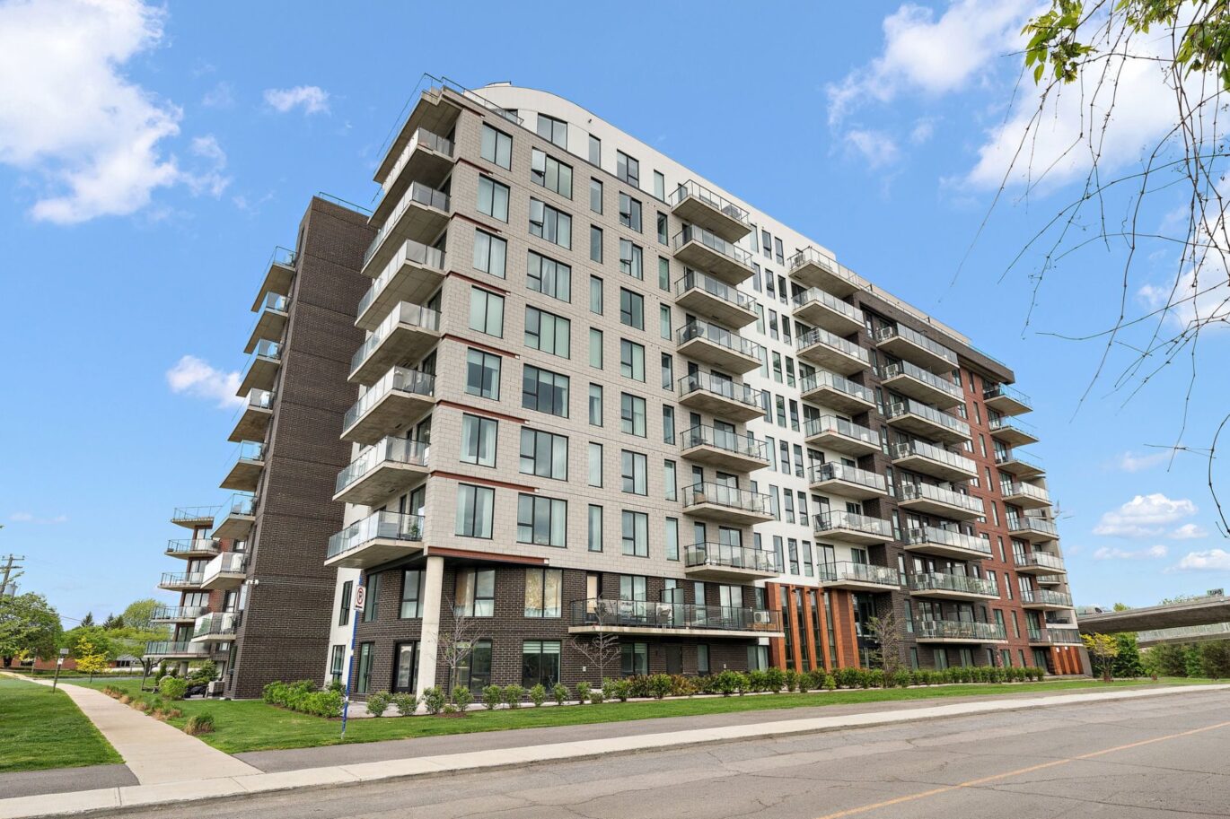 10 Av. Donegani #913 Pointe-Claire (Montréal)