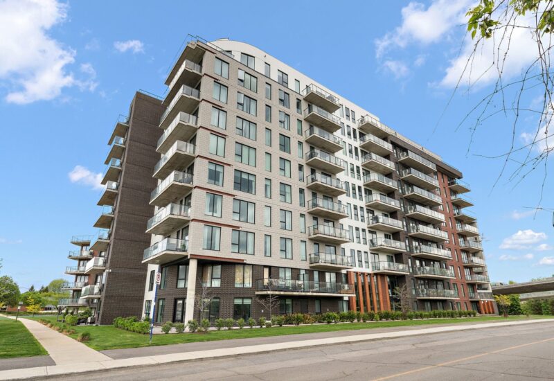 10 Av. Donegani #913 Pointe-Claire (Montréal)
