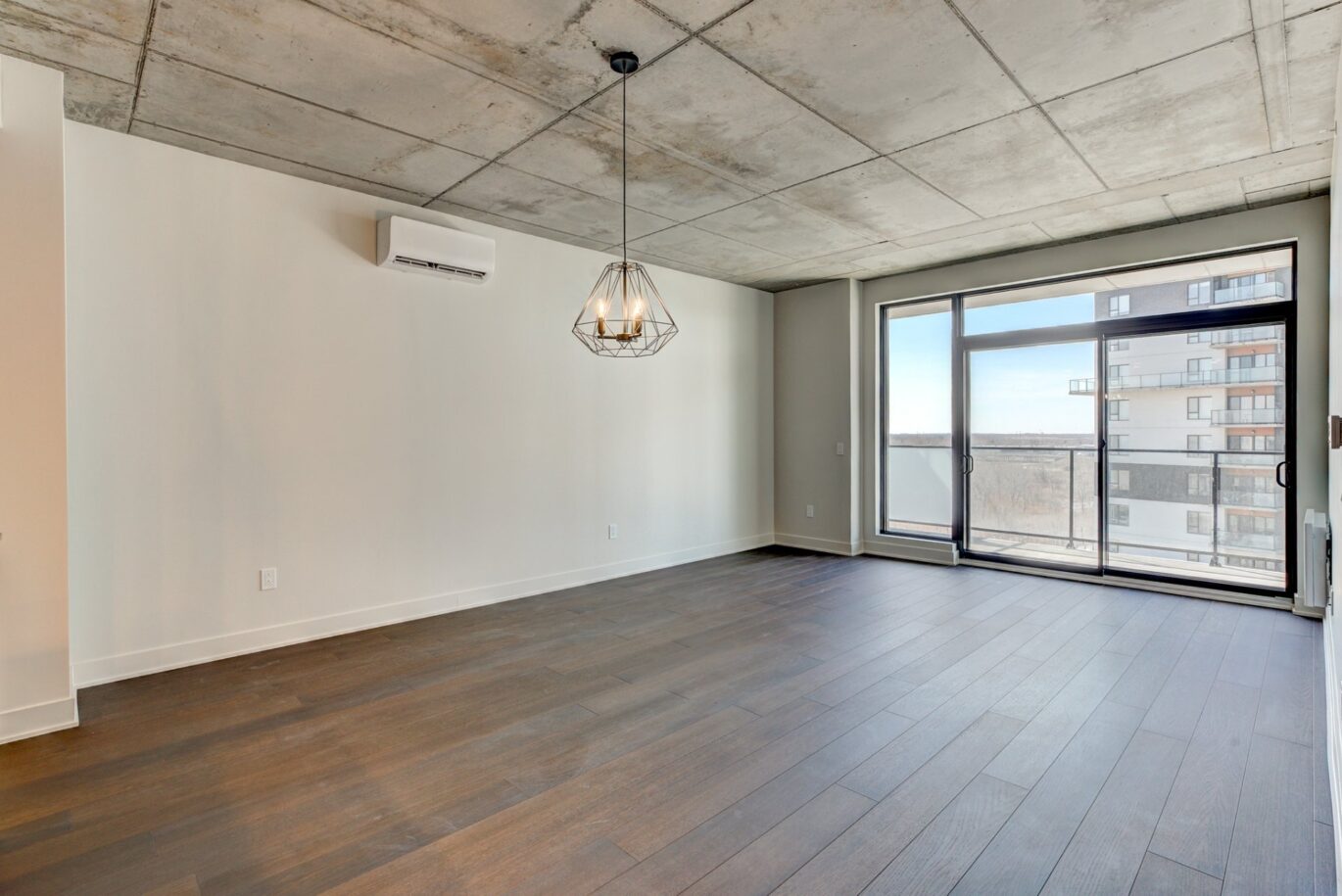 3480 Boul. St-Elzear O. #903  Laval (Chomedey) (Laval)