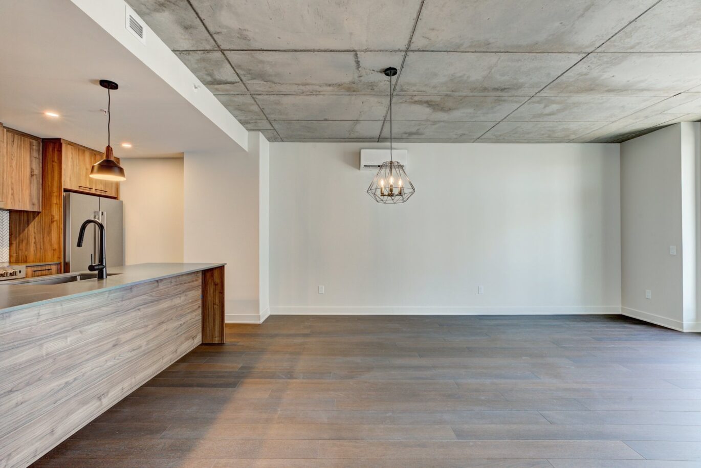 3480 Boul. St-Elzear O. #903  Laval (Chomedey) (Laval)