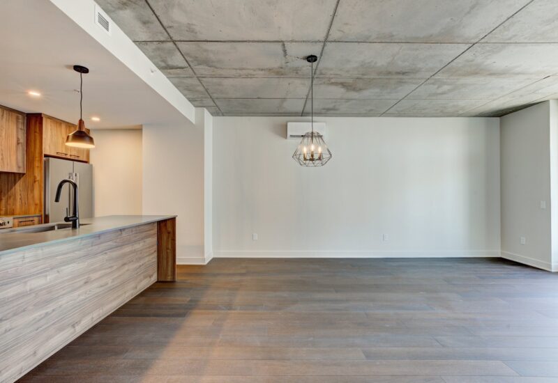 3480 Boul. St-Elzear O. #903  Laval (Chomedey) (Laval)