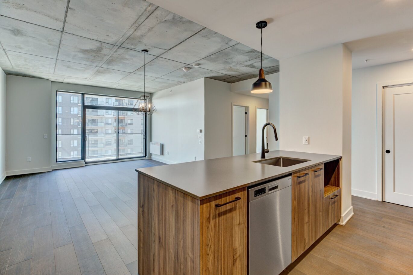 3480 Boul. St-Elzear O. #903  Laval (Chomedey) (Laval)