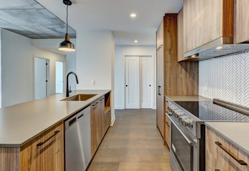 3480 Boul. St-Elzear O. #903  Laval (Chomedey) (Laval)
