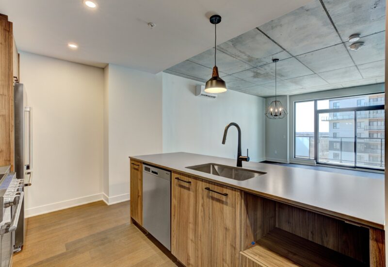 3480 Boul. St-Elzear O. #903  Laval (Chomedey) (Laval)