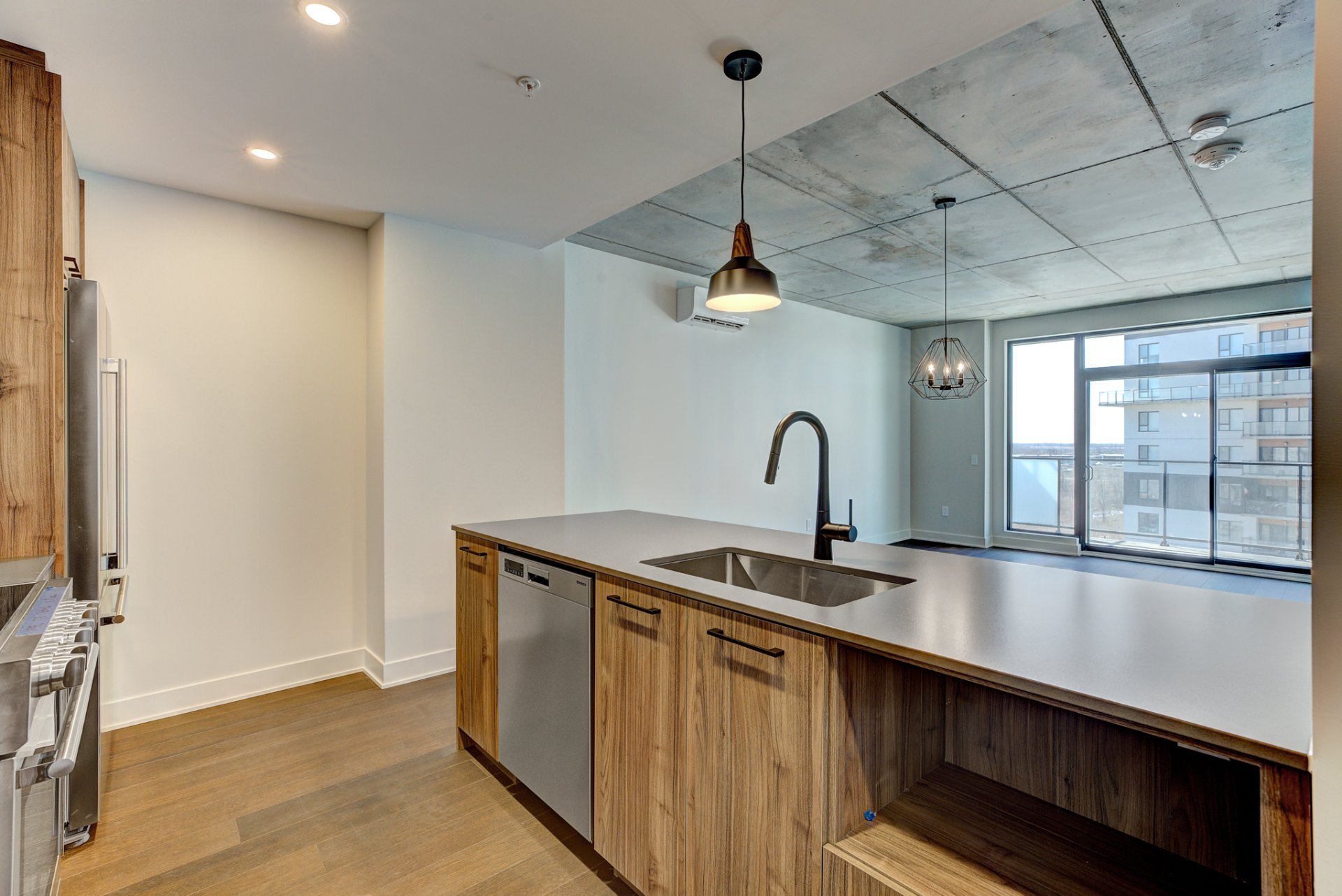 3480 Boul. St-Elzear O. #903 — photo 3