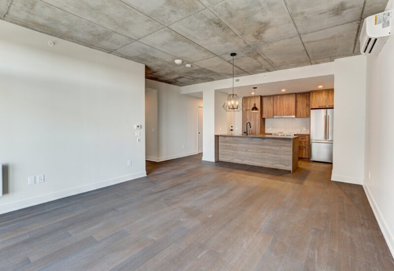3480 Boul. St-Elzear O. #903  Laval (Chomedey) (Laval)