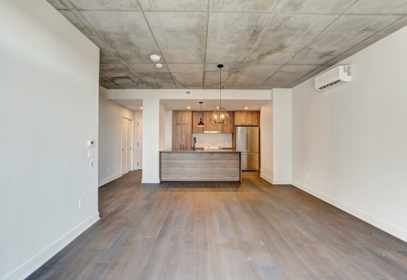 3480 Boul. St-Elzear O. #903  Laval (Chomedey) (Laval)