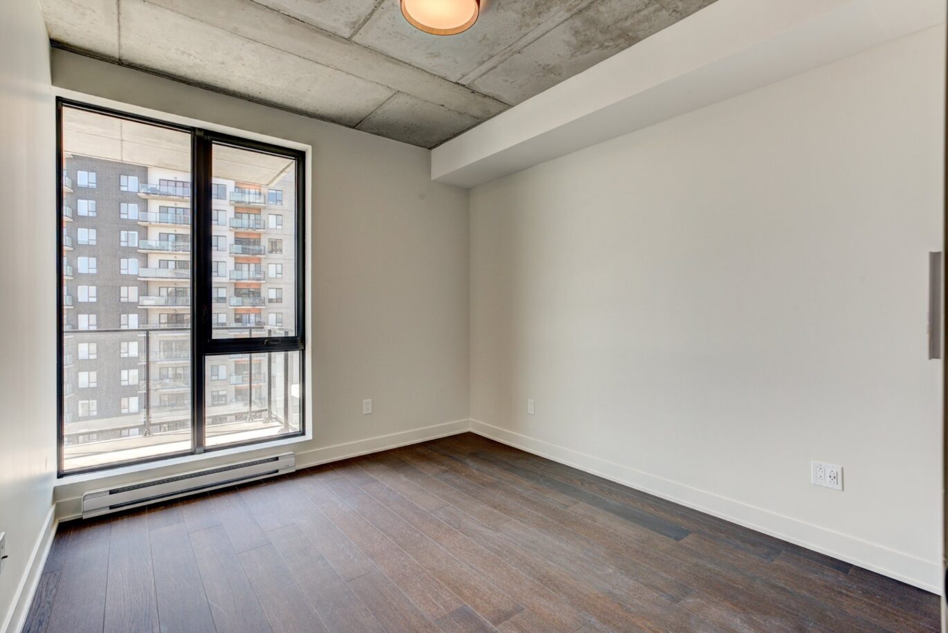 3480 Boul. St-Elzear O. #903  Laval (Chomedey) (Laval)