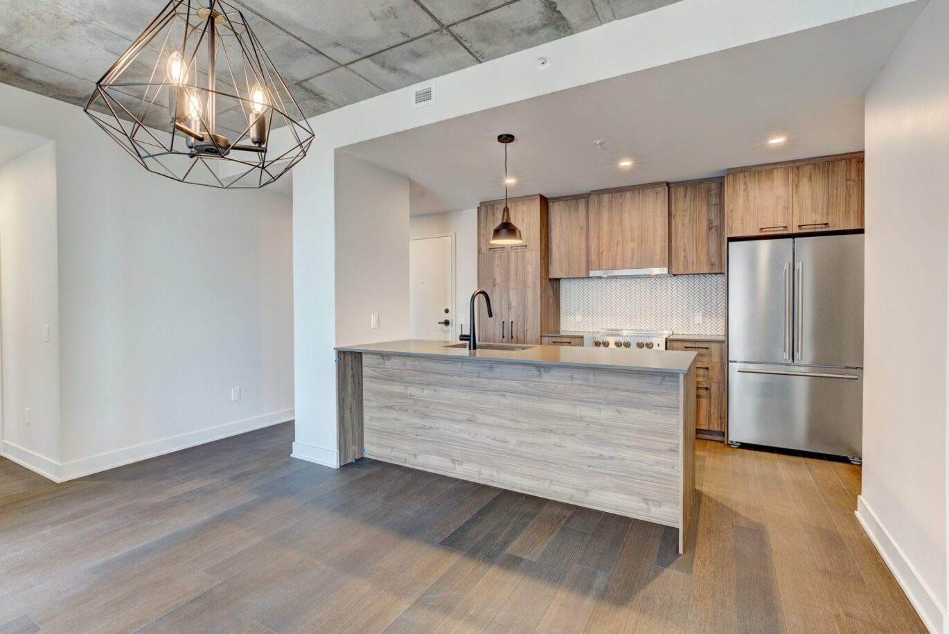 3480 Boul. St-Elzear O. #903  Laval (Chomedey) (Laval)