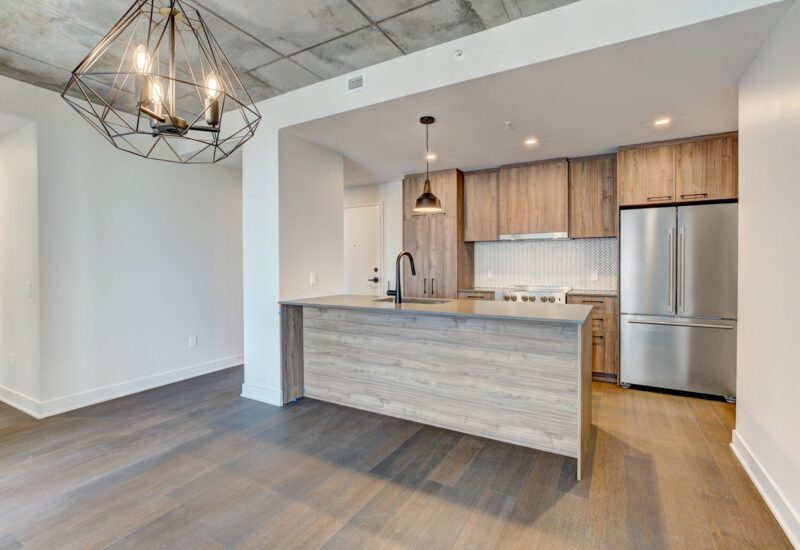 3480 Boul. St-Elzear O. #903  Laval (Chomedey) (Laval)