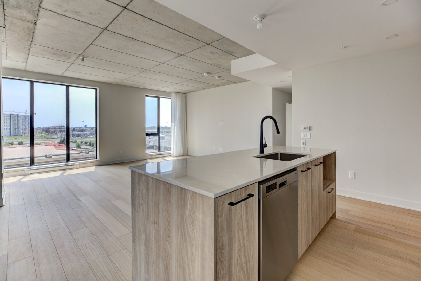 3480 Boul. St-Elzear O. #908  Laval (Chomedey) (Laval)