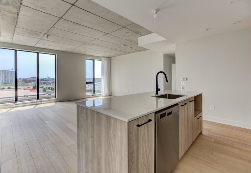 3480 Boul. St-Elzear O. #908  Laval (Chomedey) (Laval)