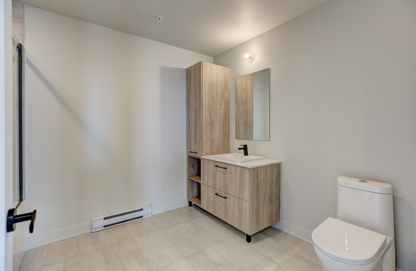 3480 Boul. St-Elzear O. #908  Laval (Chomedey) (Laval)