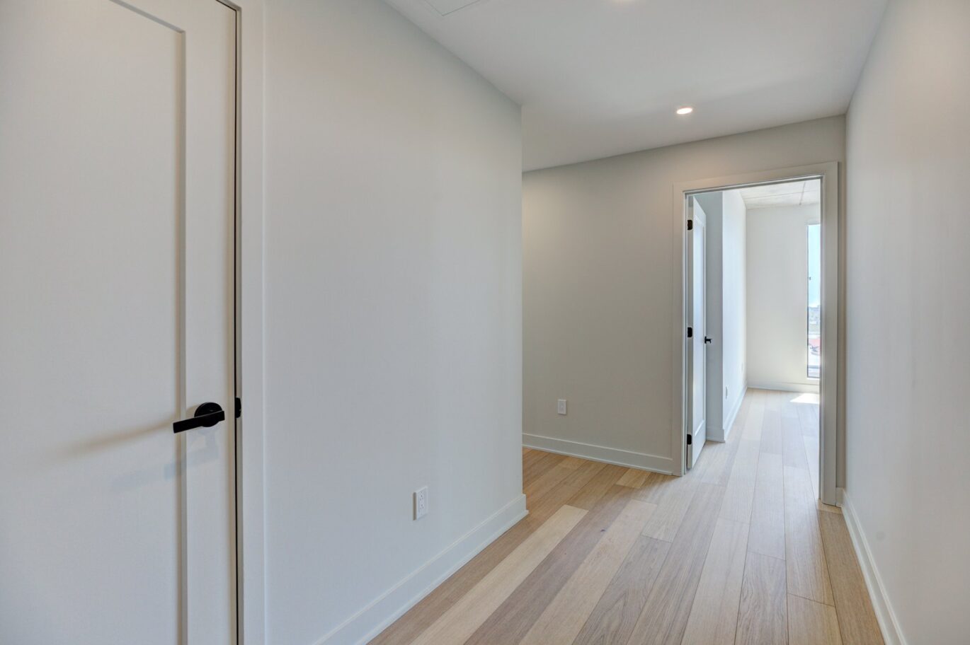 3480 Boul. St-Elzear O. #908  Laval (Chomedey) (Laval)