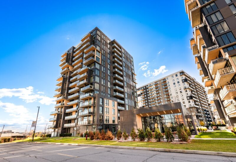 3480 Boul. St-Elzear O. #908  Laval (Chomedey) (Laval)