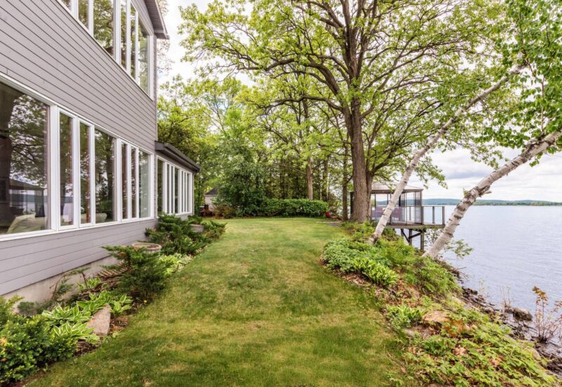 2211 Ch. du Bord-du-Lac Montréal (L&rsquo;Île-Bizard/Sainte-Geneviève) (Montréal)
