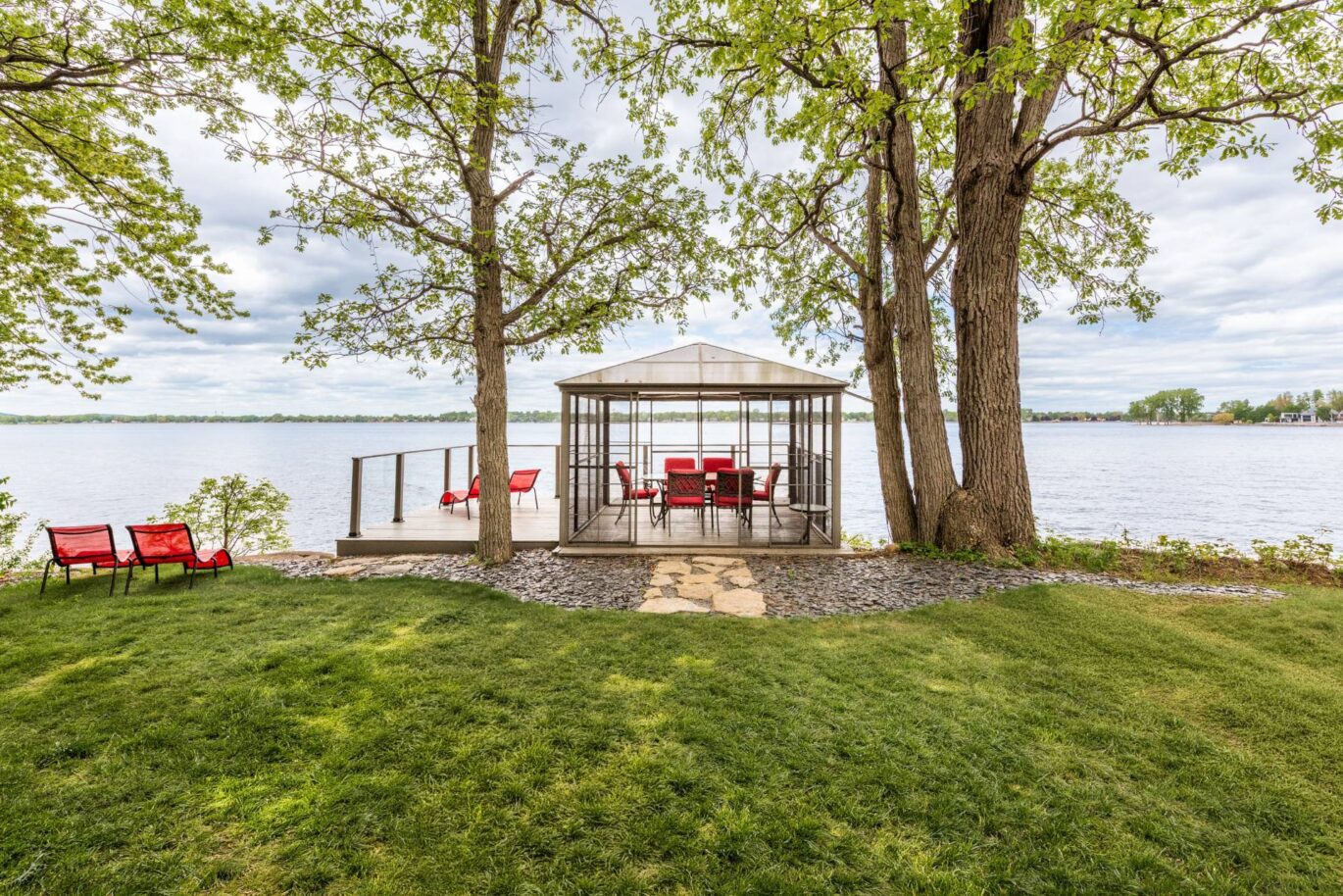 2211 Ch. du Bord-du-Lac Montréal (L&rsquo;Île-Bizard/Sainte-Geneviève) (Montréal)