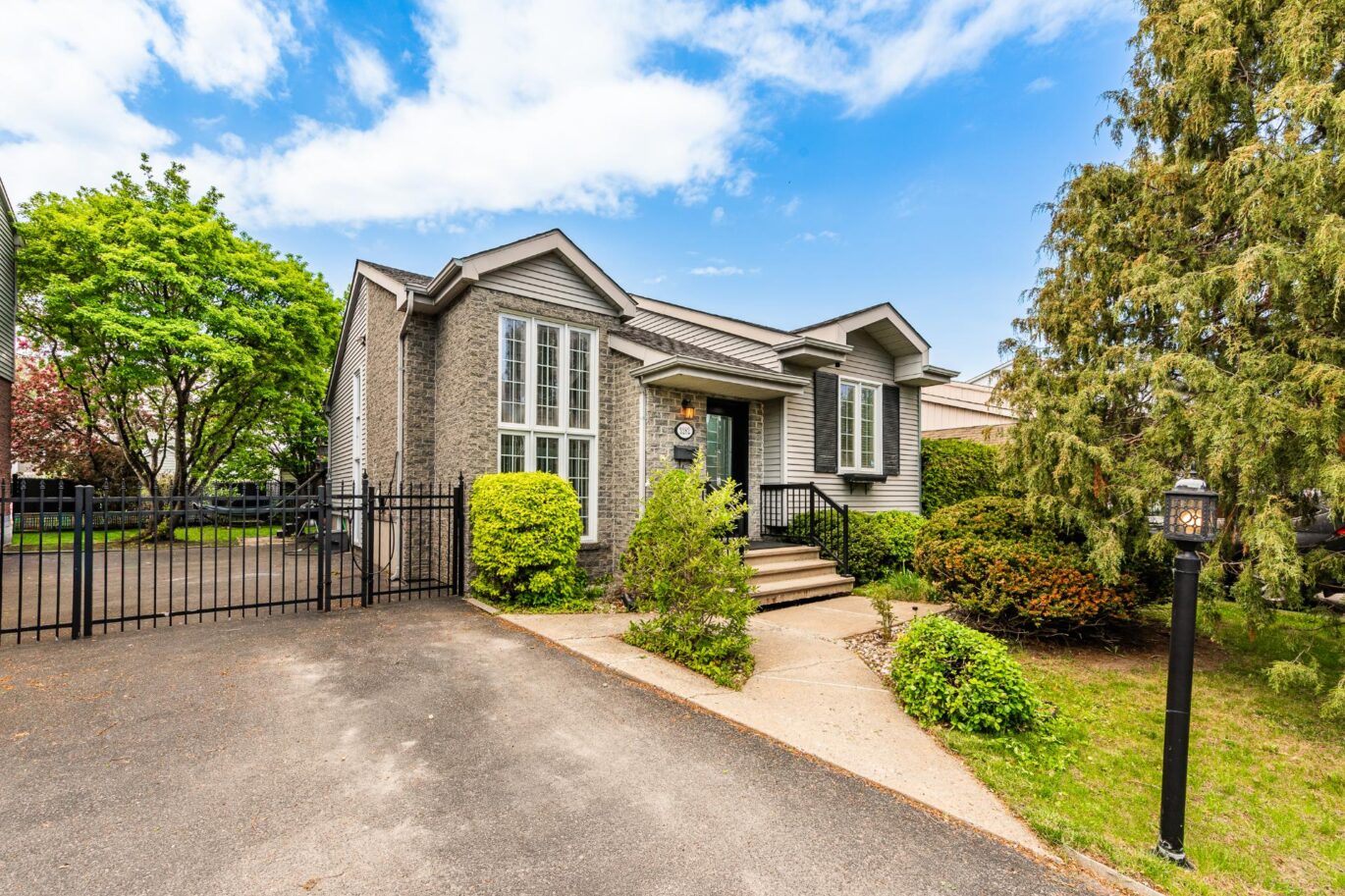 3282 Rue Antoine-Pagé  Longueuil (Saint-Hubert) (Montérégie)