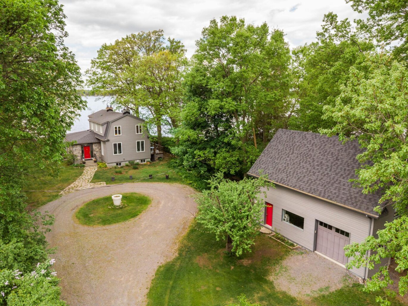 2211 Ch. du Bord-du-Lac Montréal (L’Île-Bizard/Sainte-Geneviève) (Montréal)