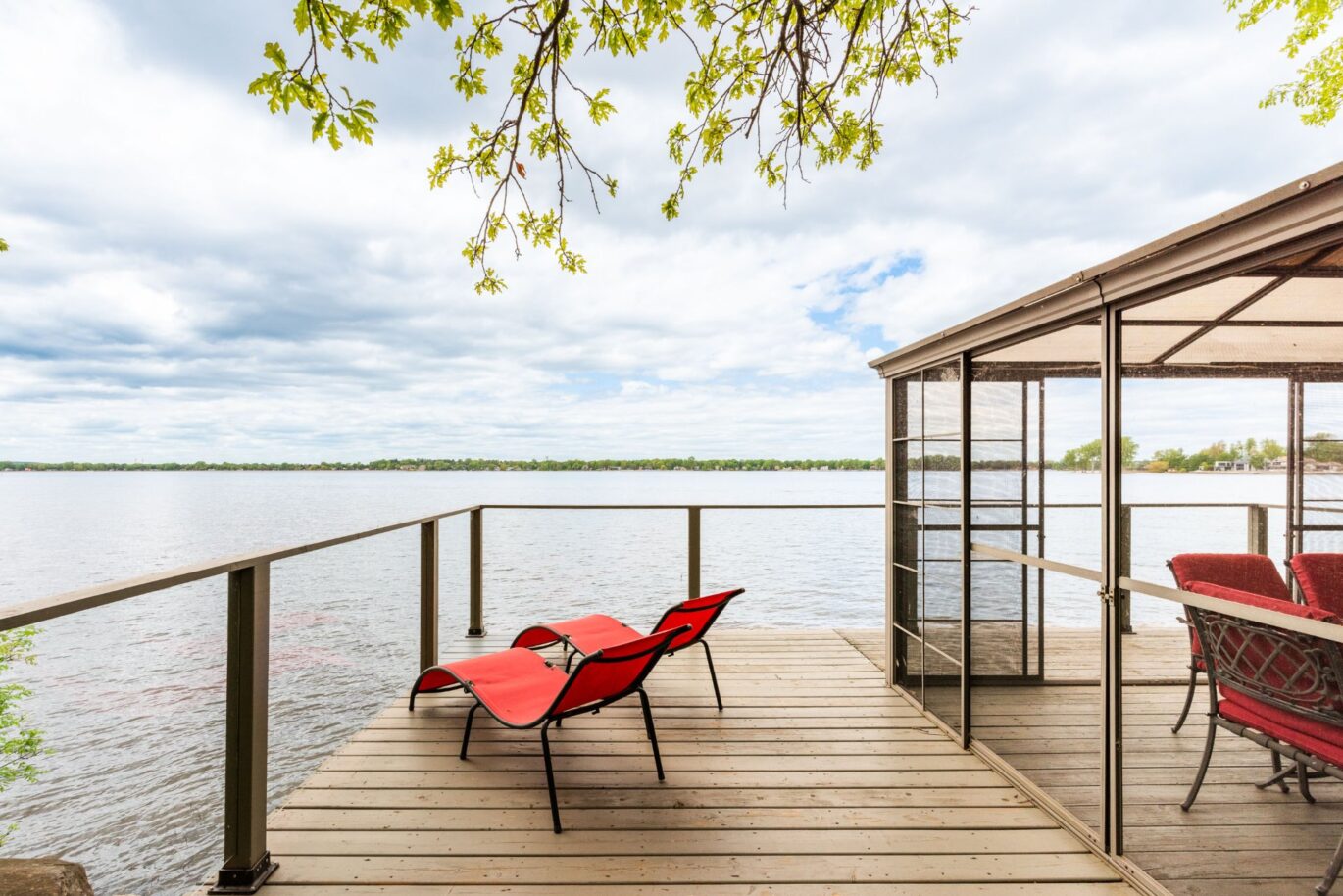 2211 Ch. du Bord-du-Lac Montréal (L’Île-Bizard/Sainte-Geneviève) (Montréal)