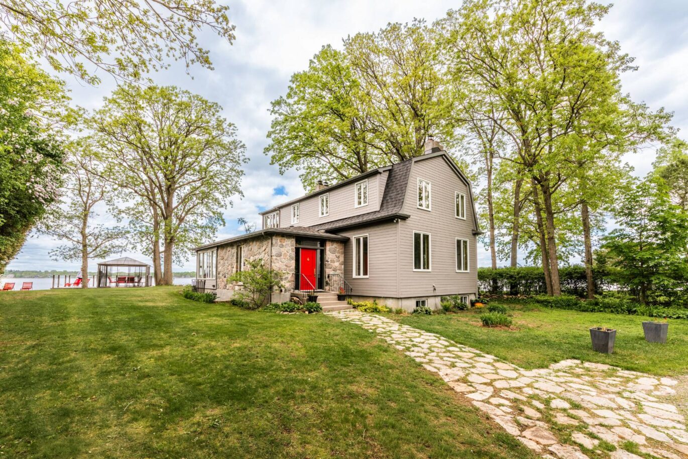 2211 Ch. du Bord-du-Lac Montréal (L’Île-Bizard/Sainte-Geneviève) (Montréal)
