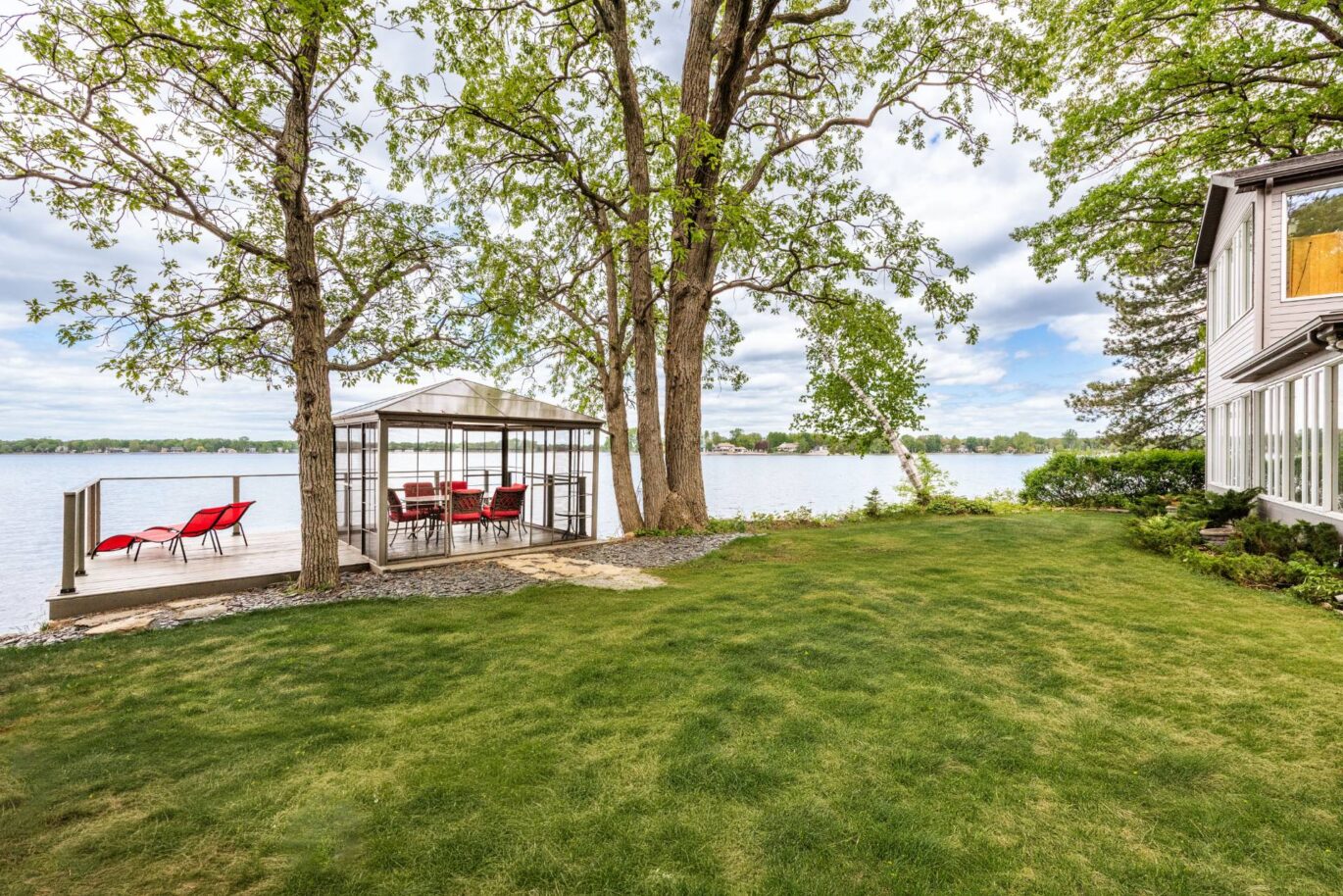 2211 Ch. du Bord-du-Lac Montréal (L’Île-Bizard/Sainte-Geneviève) (Montréal)