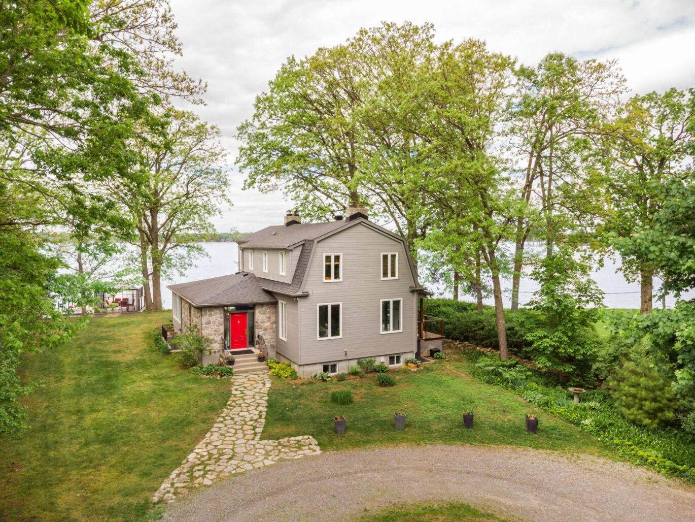 2211 Ch. du Bord-du-Lac Montréal (L’Île-Bizard/Sainte-Geneviève) (Montréal)