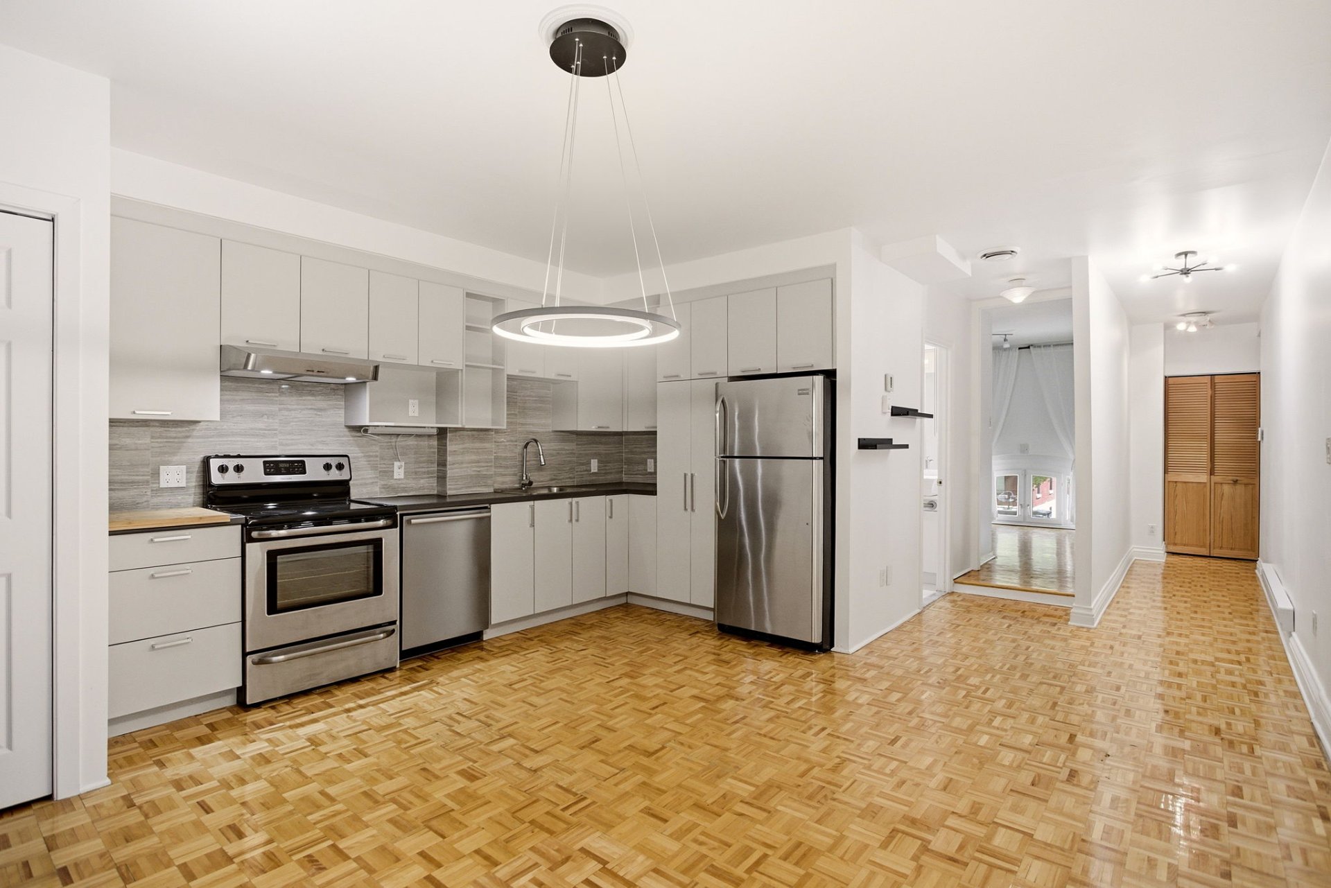 410 Av. Champagneur — photo 3