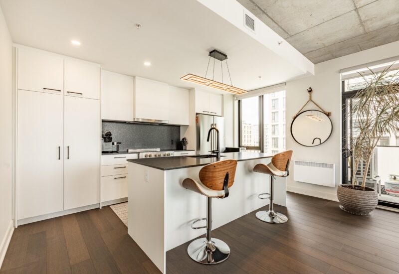 3480 Boul. St-Elzear O. #708  Laval (Chomedey) (Laval)