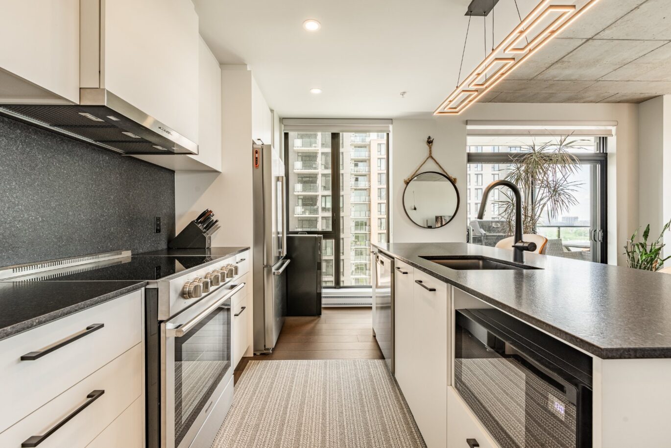 3480 Boul. St-Elzear O. #708  Laval (Chomedey) (Laval)