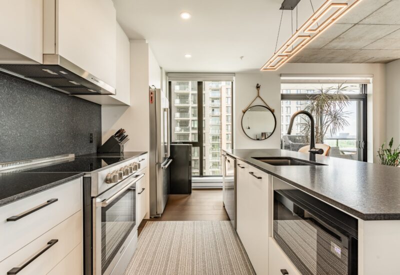 3480 Boul. St-Elzear O. #708  Laval (Chomedey) (Laval)