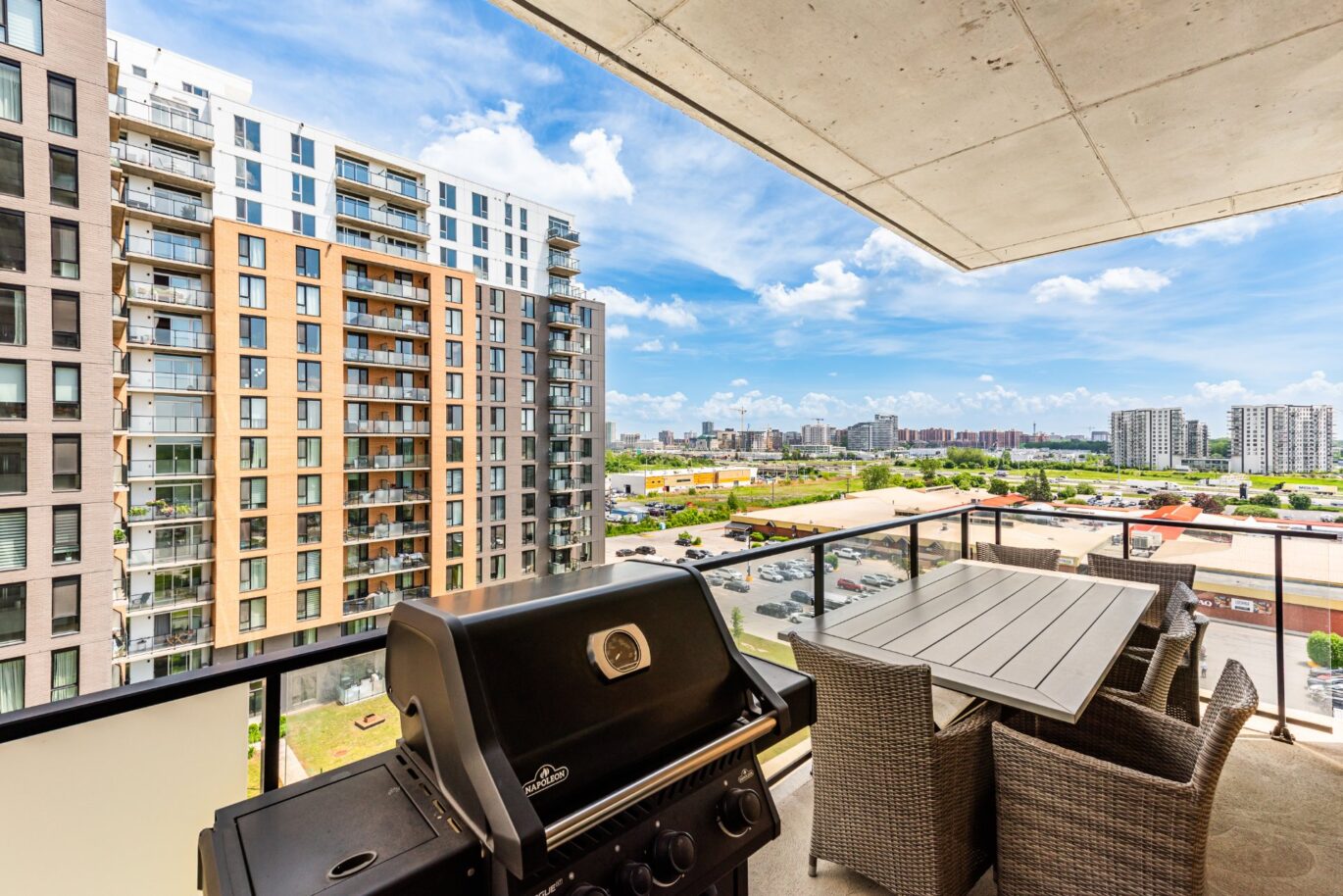 3480 Boul. St-Elzear O. #708  Laval (Chomedey) (Laval)