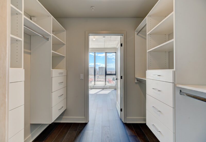 3480 Boul. St-Elzear O. #708  Laval (Chomedey) (Laval)