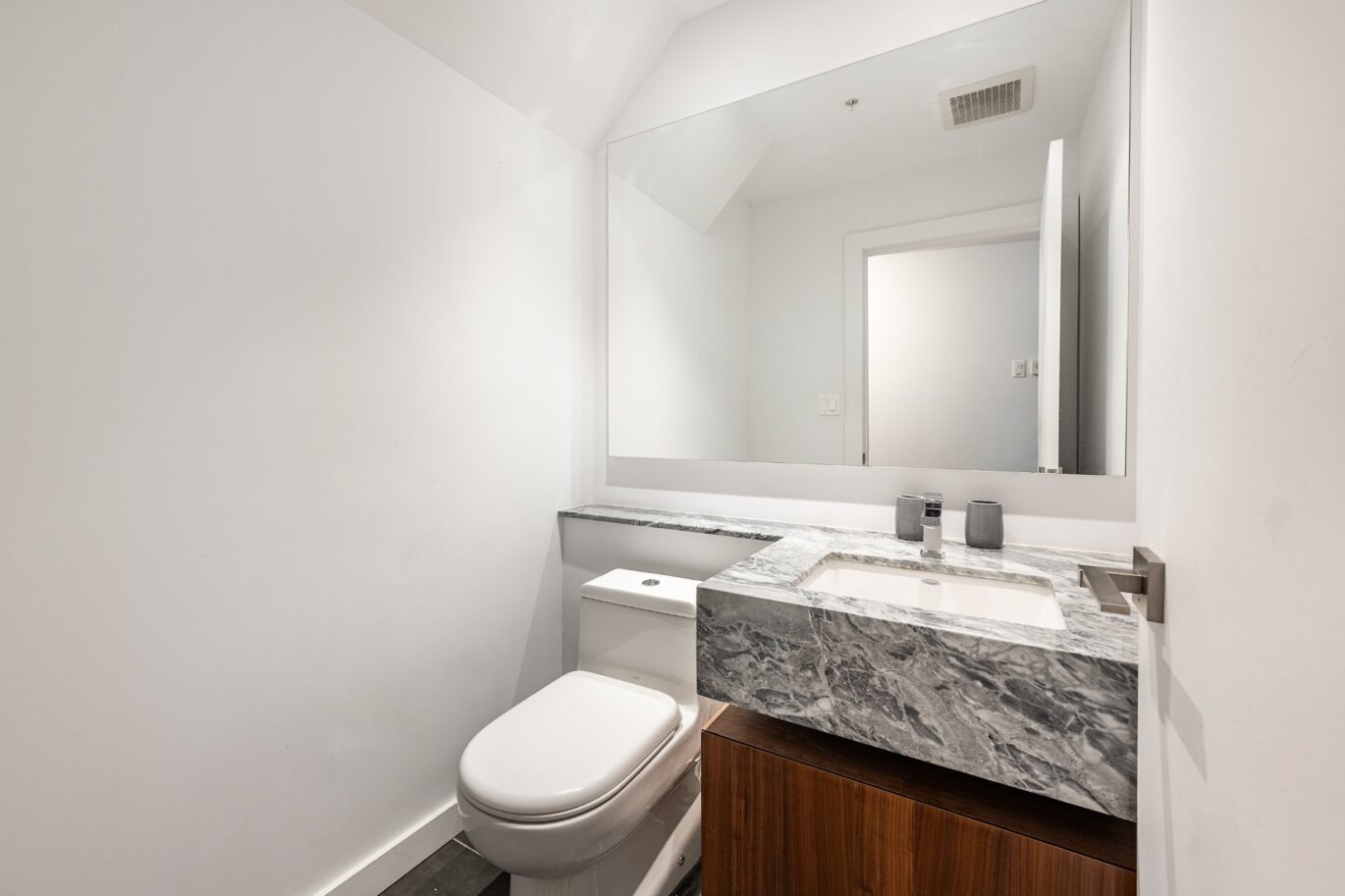 221 Rue St-Jacques #104 Montréal (Ville-Marie) (Montréal)