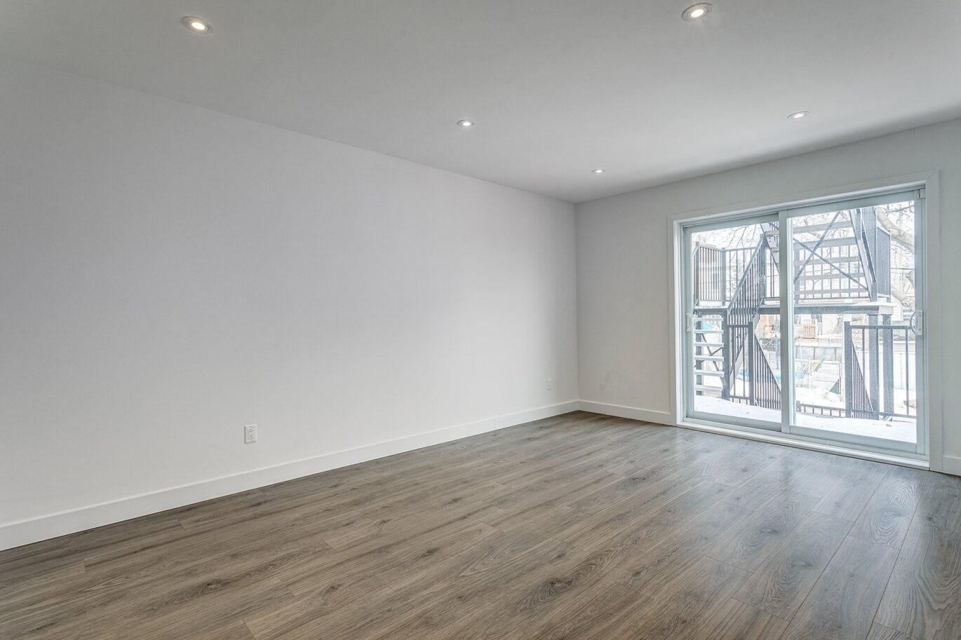 25 Av. Lowland #3  Montréal (Lachine) (Montréal)