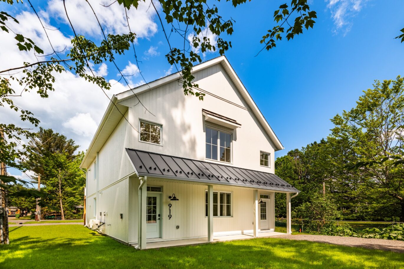 917 – 919 Ch. de la Rivière  Val-David (Laurentides)