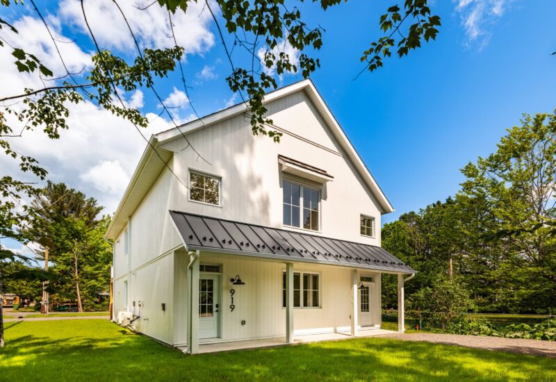 917 – 919 Ch. de la Rivière  Val-David (Laurentides)