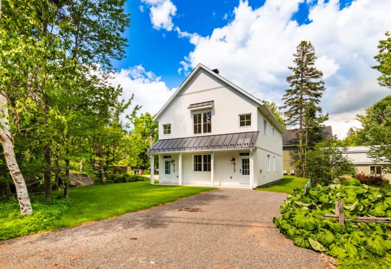 917 – 919 Ch. de la Rivière  Val-David (Laurentides)