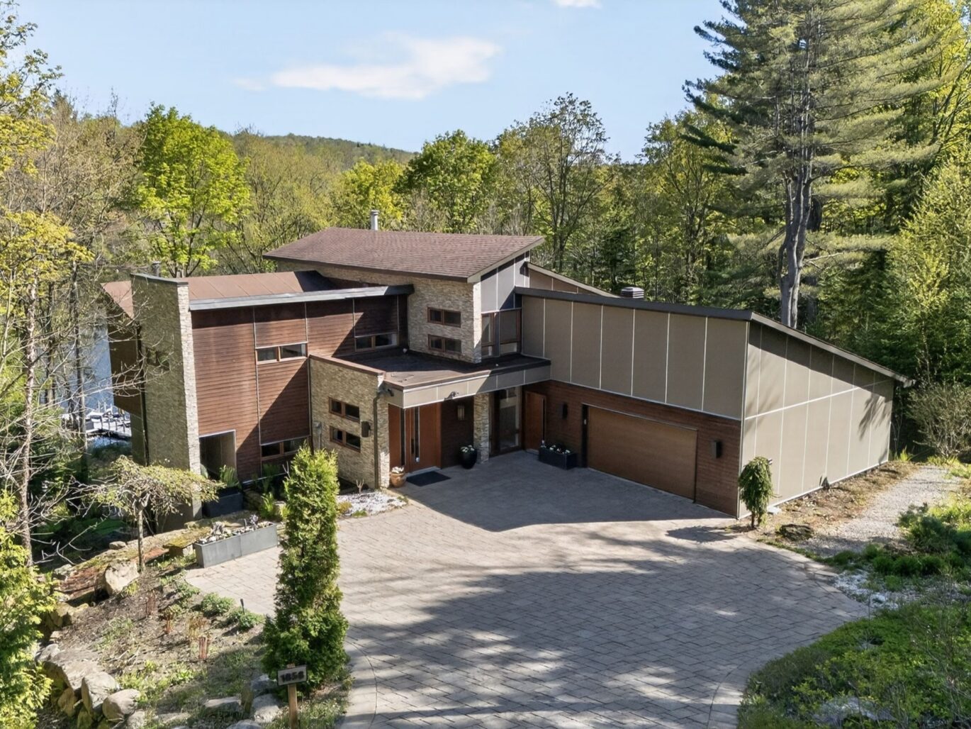 1858 Ch. du Lac-des-Becs-Scie O.  Saint-Sauveur (Laurentides)