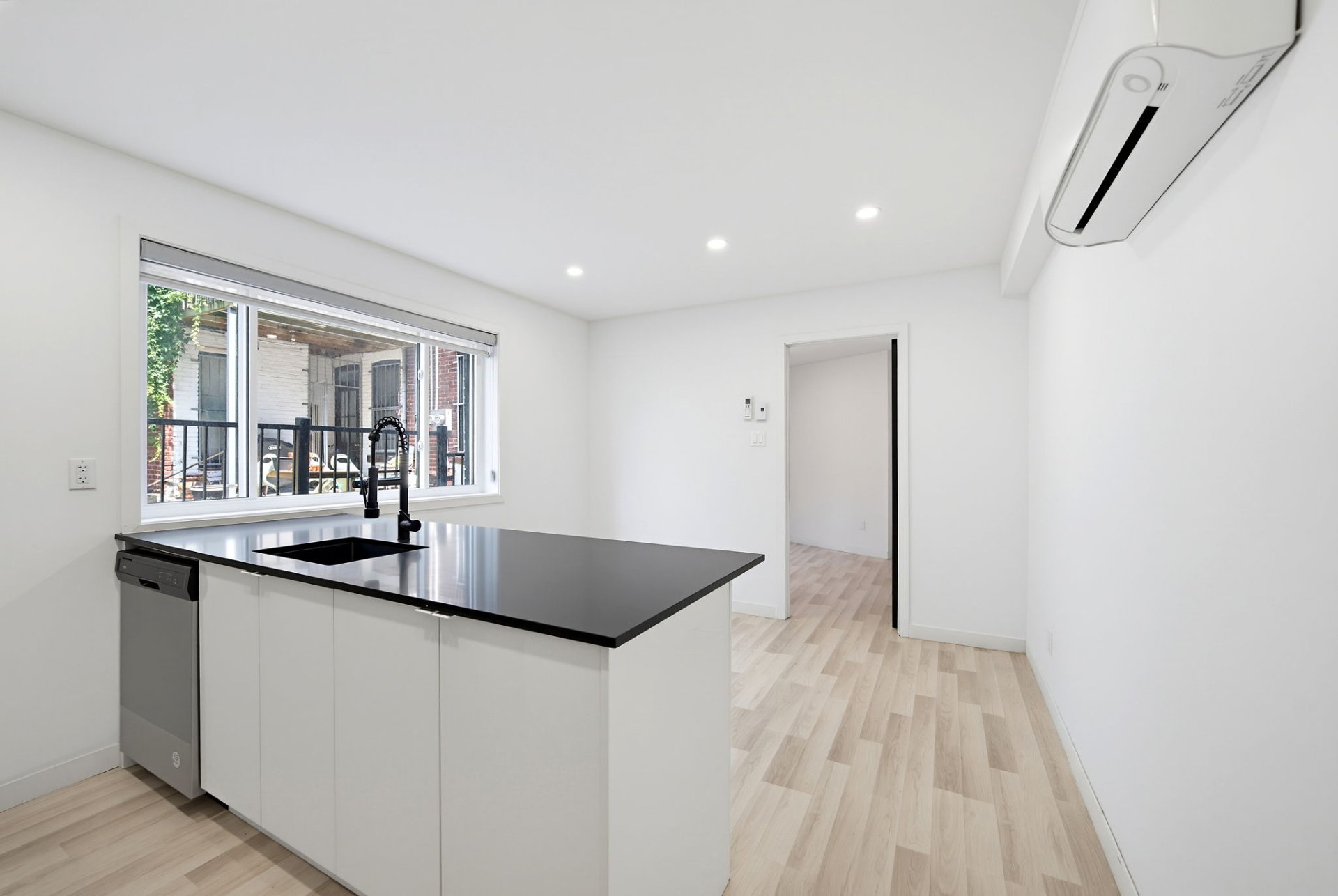 5695 Rue St-Jacques #210 — photo 3