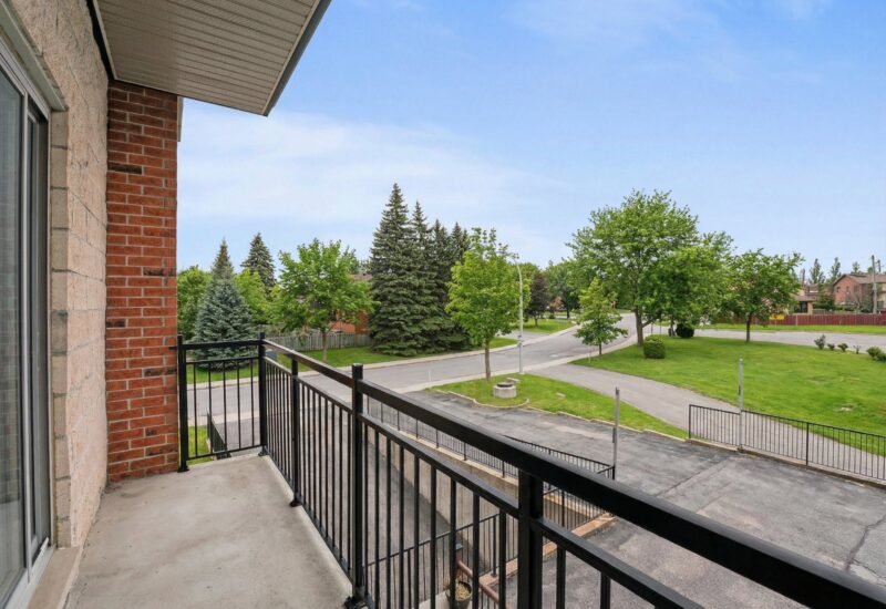 2700 Boul. de la Côte-Vertu #208 Montréal (Saint-Laurent) (Montréal)