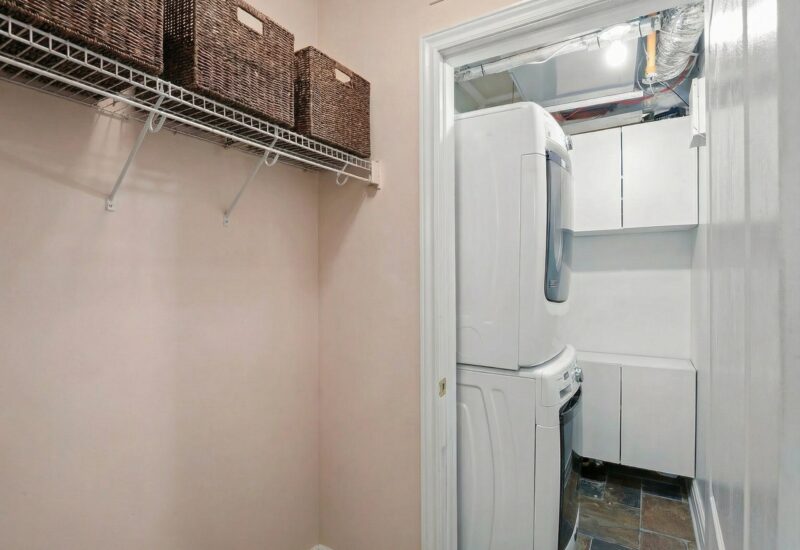 2700 Boul. de la Côte-Vertu #208 Montréal (Saint-Laurent) (Montréal)