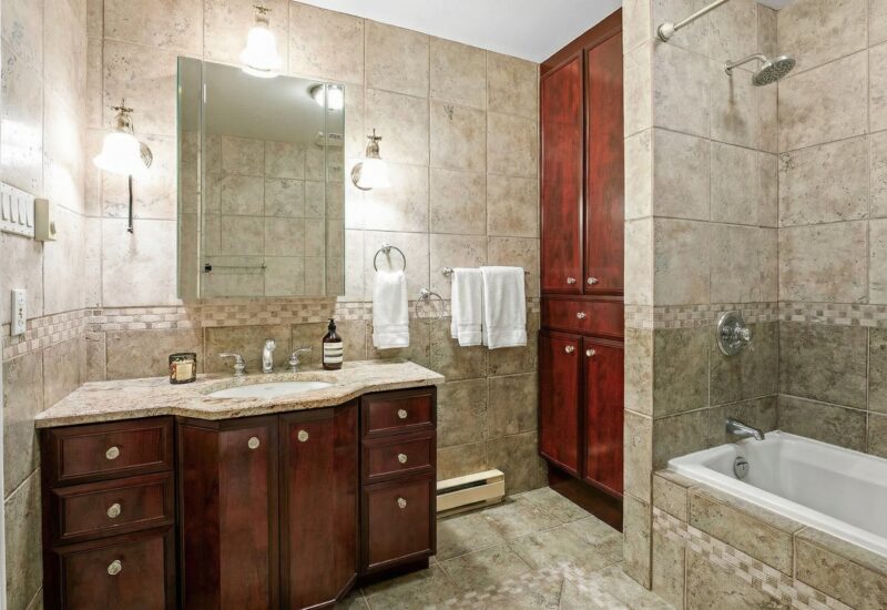 2700 Boul. de la Côte-Vertu #208 Montréal (Saint-Laurent) (Montréal)